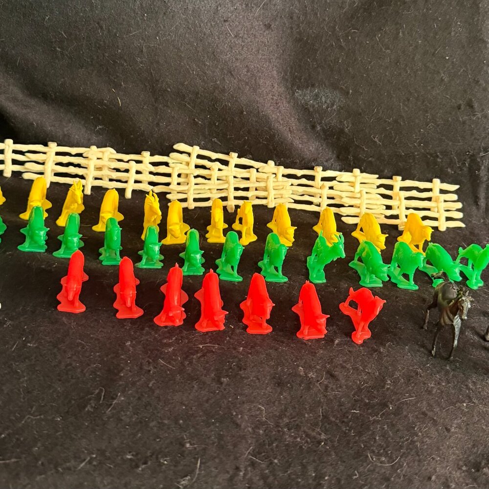 🎉Fall Sale🎉46 - Vintage Plastic Farm Animals/Fences - Picture 4 of 7
